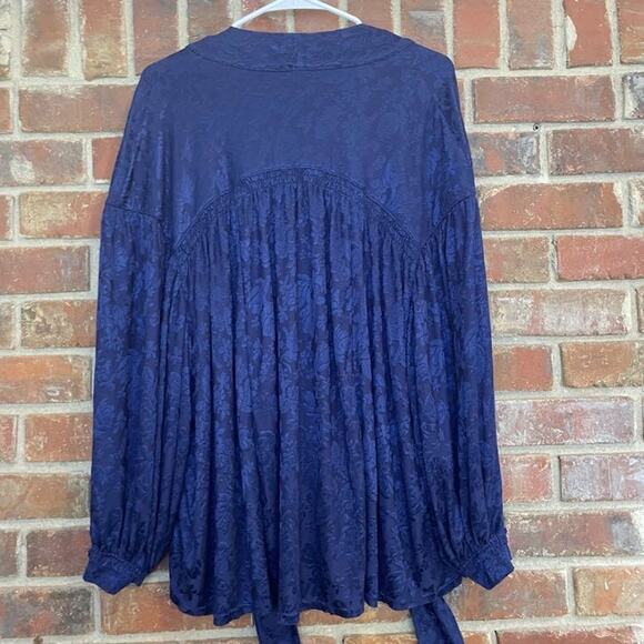 Free People Womens Navy Blue Floral Long Sleeve‎ flowy Blouse Oversized Small - Picture 2 of 8